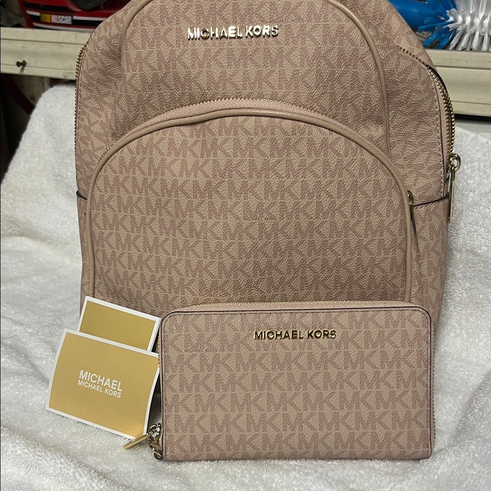 Michael Kors Beige Monogram Backpack and Wallet - Picture 2 of 7